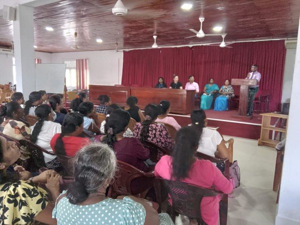 Distribution of dry food bags for women entrepreneurs (2023-10-30)